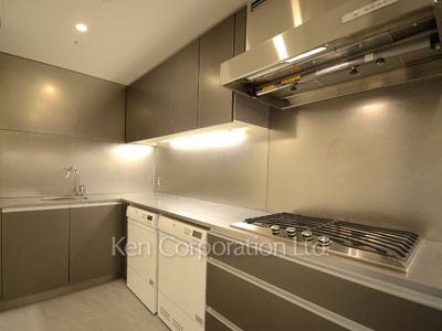 Kitchen ※Photo of the same layout on 36 floor. Decoration and fixture may differ.