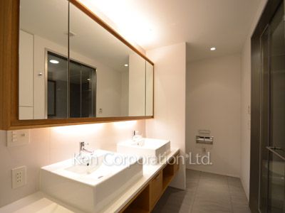 Powder Room ※Photo of the same layout on 36 floor. Decoration and fixture may differ.