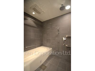 Bath ※Photo of the same layout on 36 floor. Decoration and fixture may differ.