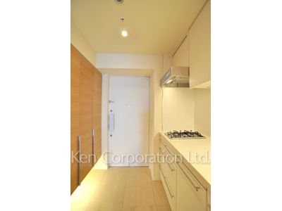 Entrance ※Photo of the same layout on 11 floor. Decoration and fixture may differ.
