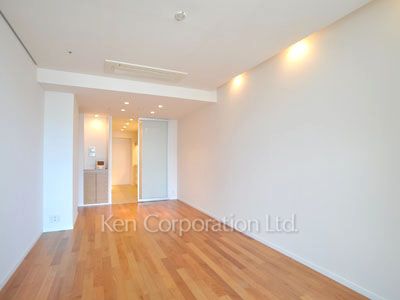 Living-Dining ※Photo of the same layout on 11 floor. Decoration and fixture may differ.