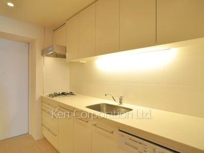 Kitchen ※Photo of the same layout on 11 floor. Decoration and fixture may differ.