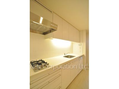 Kitchen ※Photo of the same layout on 11 floor. Decoration and fixture may differ.