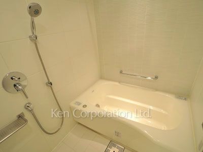 Bath ※Photo of the same layout on 11 floor. Decoration and fixture may differ.