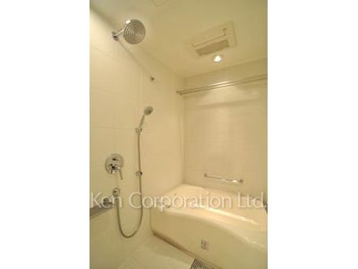 Bath ※Photo of the same layout on 11 floor. Decoration and fixture may differ.