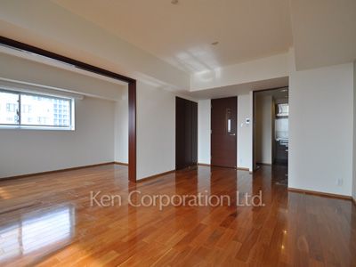 Living-Dining ※Photo of the same layout on 10 floor. Decoration and fixture may differ.