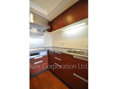 Kitchen ※Photo of the same layout on 10 floor. Decoration and fixture may differ.