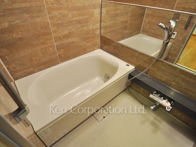 Bath ※Photo of the same layout on 10 floor. Decoration and fixture may differ.