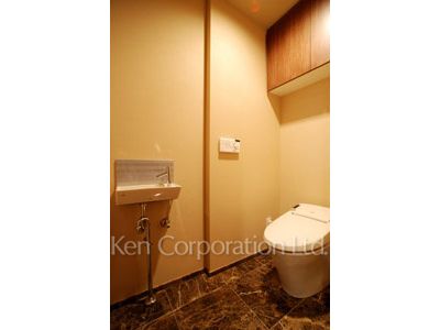 Lavatory ※Photo of the same layout on 18 floor. Decoration and fixture may differ.