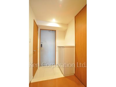 Entrance ※Photo of the same layout on 7 floor. Decoration and fixture may differ.
