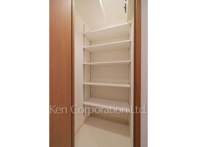 Shoes-In Closet ※Photo of the same layout on 6 floor. Decoration and fixture may differ.