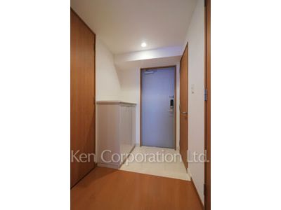 Entrance ※Photo of the same layout on 6 floor. Decoration and fixture may differ.