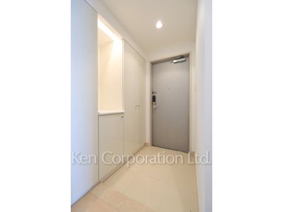 Entrance ※Photo of the same layout on 16 floor. Decoration and fixture may differ.