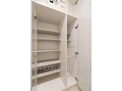 Shoes Closet ※Photo of the same layout on 16 floor. Decoration and fixture may differ.