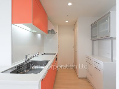 Kitchen ※Photo of the same layout on 16 floor. Decoration and fixture may differ.