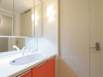 Powder Room ※Photo of the same layout on 16 floor. Decoration and fixture may differ.