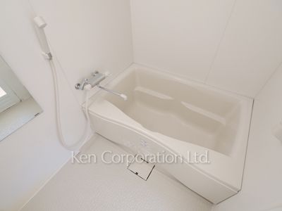 Bath ※Photo of the same layout on 16 floor. Decoration and fixture may differ.