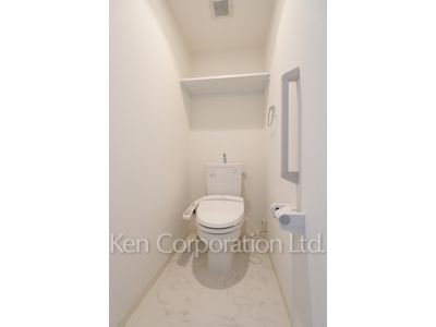 Lavatory ※Photo of the same layout on 16 floor. Decoration and fixture may differ.