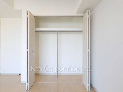 Closet ※Photo of the same layout on 16 floor. Decoration and fixture may differ.