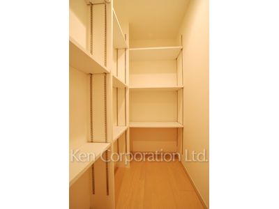 Storage ※Photo of the same layout on 19 floor. Decoration and fixture may differ.