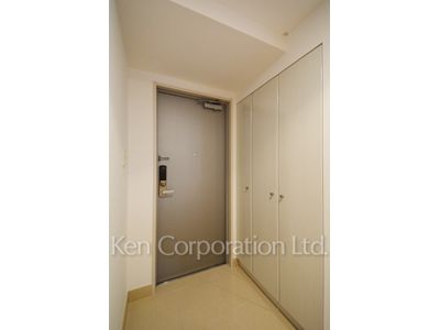 Entrance ※Photo of the same layout on 16 floor. Decoration and fixture may differ.