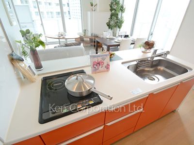 Kitchen ※Photo of the same layout on 16 floor. Decoration and fixture may differ.