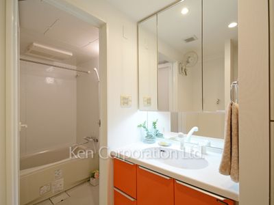 Powder Room ※Photo of the same layout on 16 floor. Decoration and fixture may differ.