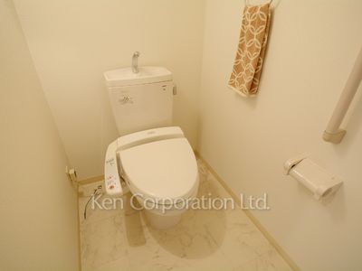 Lavatory ※Photo of the same layout on 16 floor. Decoration and fixture may differ.