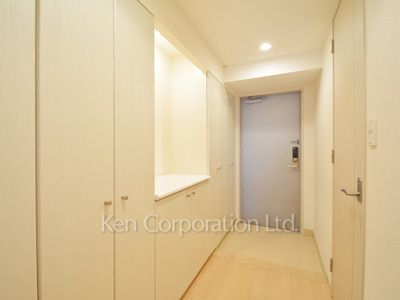 Entrance ※Photo of the same layout on 11 floor. Decoration and fixture may differ.