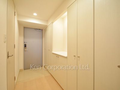 Entrance ※Photo of the same layout on 17 floor. Decoration and fixture may differ.
