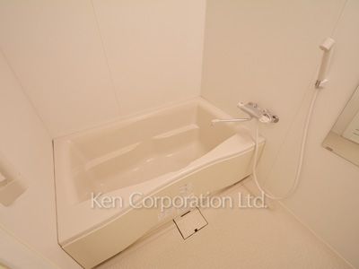 Bath ※Photo of the same layout on 17 floor. Decoration and fixture may differ.