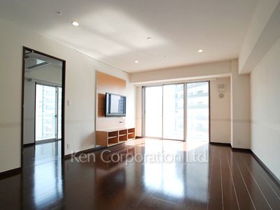 Living-Dining ※Photo of the same layout on 24 floor. Decoration and fixture may differ.
