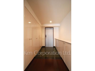 Entrance ※Photo of the same layout on 24 floor. Decoration and fixture may differ.