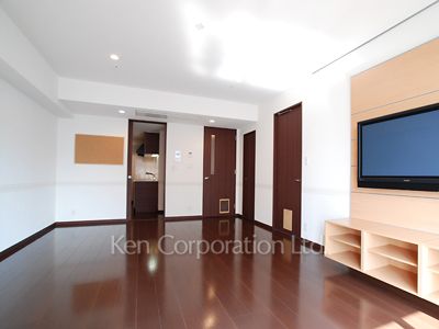 Living-Dining ※Photo of the same layout on 24 floor. Decoration and fixture may differ.