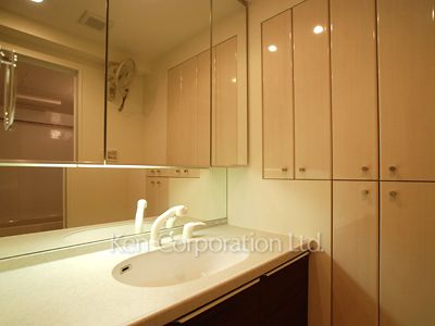 Powder Room ※Photo of the same layout on 24 floor. Decoration and fixture may differ.