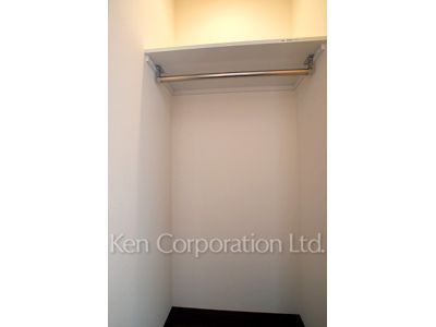 Walk-In Closet ※Photo of the same layout on 24 floor. Decoration and fixture may differ.