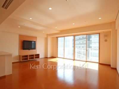 Living-Dining ※Photo of the same layout on 22 floor. Decoration and fixture may differ.