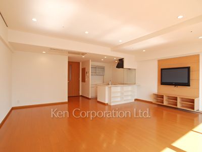 Living-Dining ※Photo of the same layout on 22 floor. Decoration and fixture may differ.