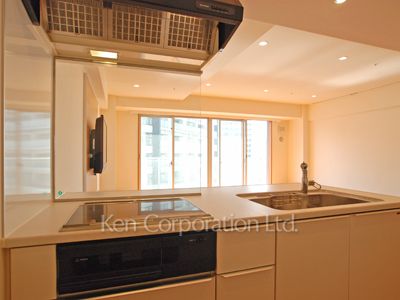 Kitchen ※Photo of the same layout on 22 floor. Decoration and fixture may differ.
