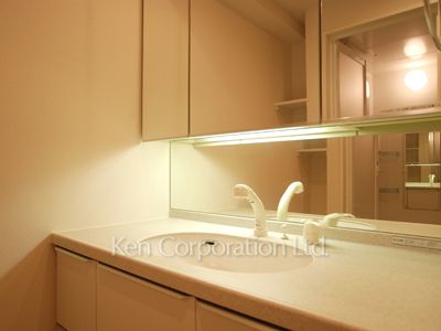 Powder Room ※Photo of the same layout on 22 floor. Decoration and fixture may differ.