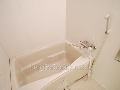 Bath ※Photo of the same layout on 22 floor. Decoration and fixture may differ.