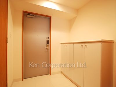 Entrance ※Photo of the same layout on 22 floor. Decoration and fixture may differ.