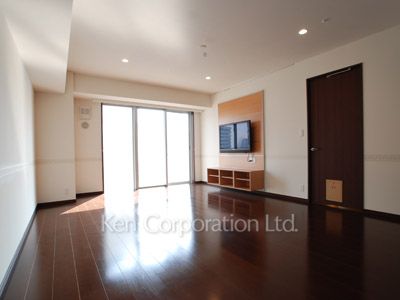 Living-Dining ※Photo of the same layout on 24 floor. Decoration and fixture may differ.