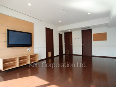 Living-Dining ※Photo of the same layout on 24 floor. Decoration and fixture may differ.