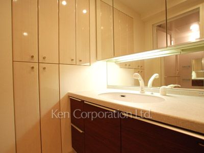 Powder Room ※Photo of the same layout on 24 floor. Decoration and fixture may differ.
