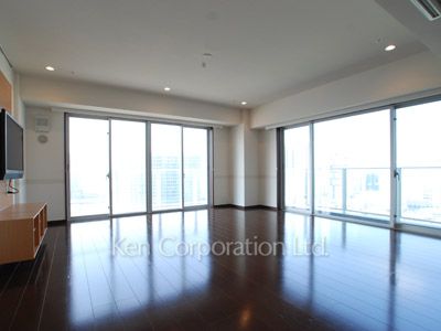 Living-Dining ※Photo of the same layout on 24 floor. Decoration and fixture may differ.