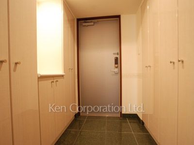 Entrance ※Photo of the same layout on 24 floor. Decoration and fixture may differ.