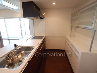 Kitchen ※Photo of the same layout on 24 floor. Decoration and fixture may differ.
