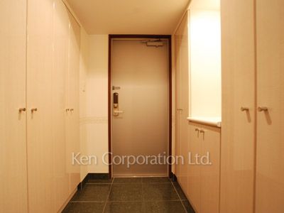Entrance ※Photo of the same layout on 24 floor. Decoration and fixture may differ.