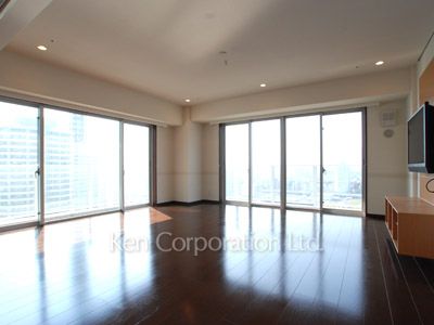 Living-Dining ※Photo of the same layout on 24 floor. Decoration and fixture may differ.